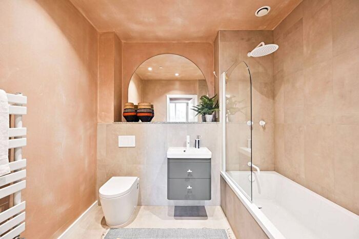 2 Bedroom Flat For Sale In The Curve, Ladbroke Grove, London, W10