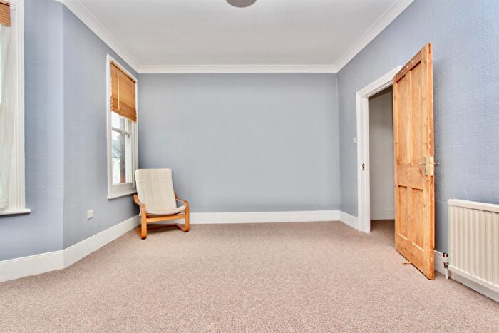 2 Bedroom Flat To Rent In Listria Park, Stoke Newington, N16