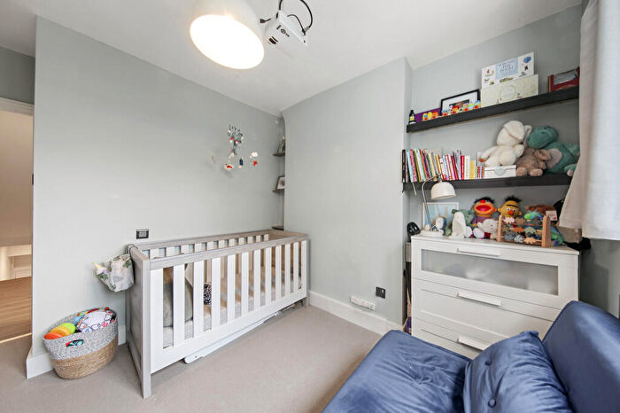 2 Bedroom Apartment To Rent In Ivy Road, London, NW2