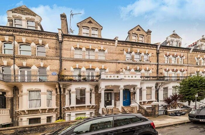 3 Bedroom Flat To Rent In Gunterstone Road, London, W14