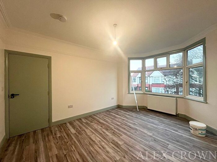 3 Bedroom Flat To Rent In Cornwall Road, Harrow, HA1