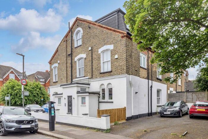 2 Bedroom Flat To Rent In South Park Road, London, SW19