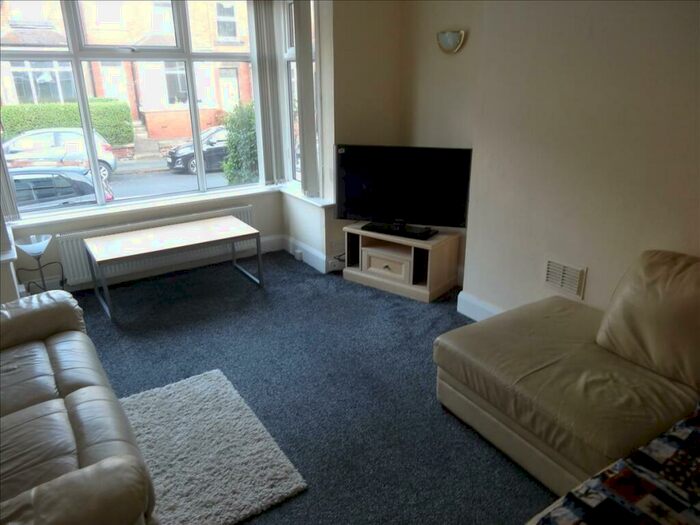 5 Bedroom House To Rent In Estcourt Avenue, Leeds, LS6