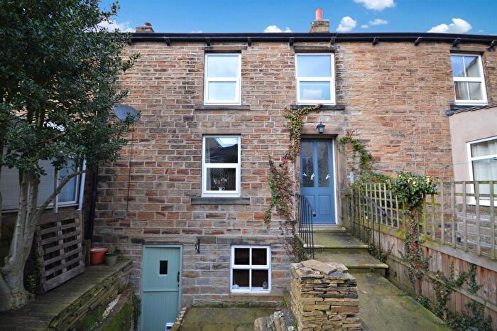 2 Bedroom Cottage For Sale In Dearneside Road, Denby Dale, Huddersfield, HD8
