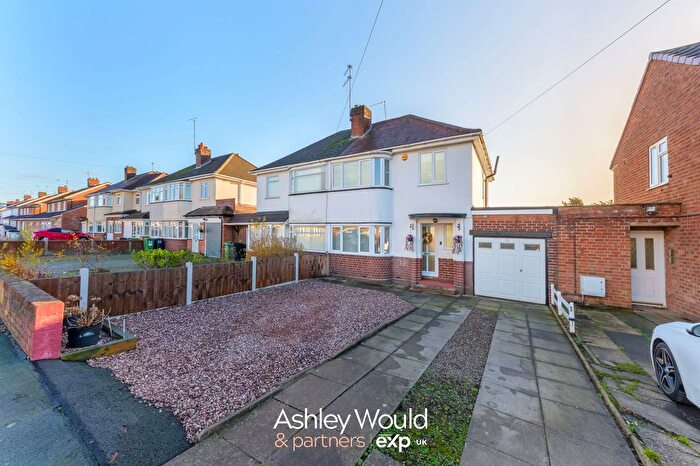 3 Bedroom Semi Detached House For Sale In Bourne Avenue, Halesowen, B62