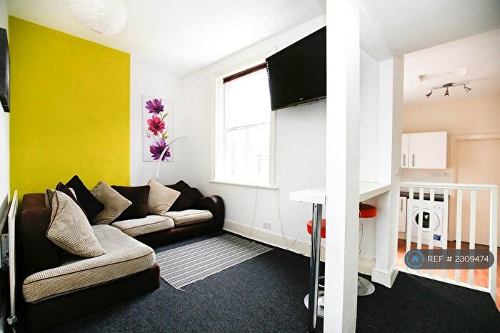 4 Bedroom Terraced House To Rent In Heaton Park Road, Newcastle Upon Tyne, NE6