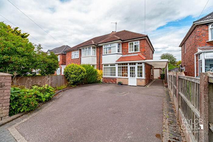 3 Bedroom Semi Detached House For Sale In Tamworth Road, Kingsbury, B78