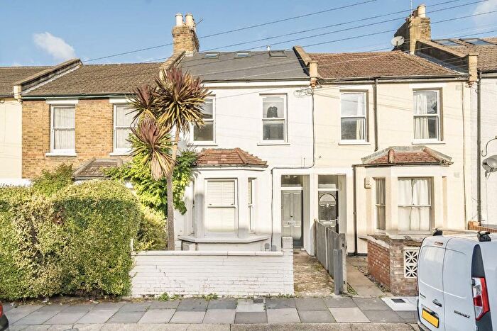 3 Bedroom Flat To Rent In Charlmont Road, London, SW17