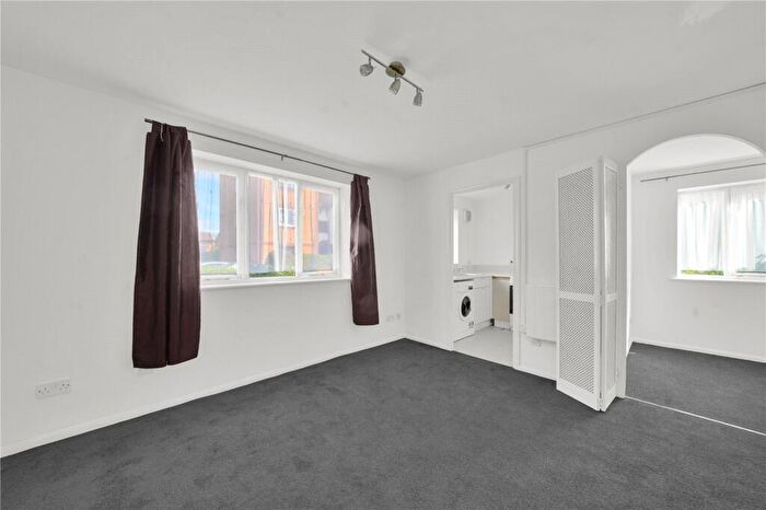Apartment To Rent In Alan Hocken Way, E15