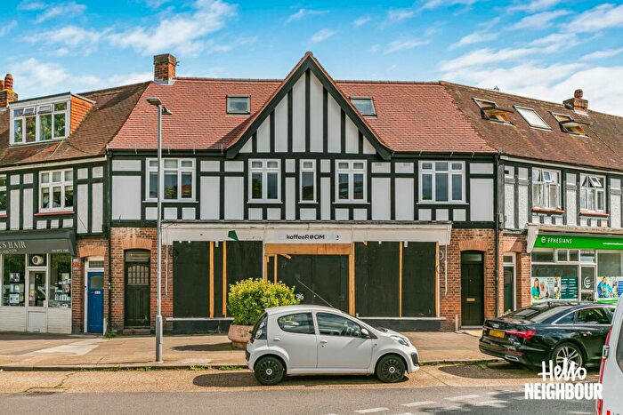 2 Bedroom Apartment To Rent In Alexandra Drive, Surbiton, KT5