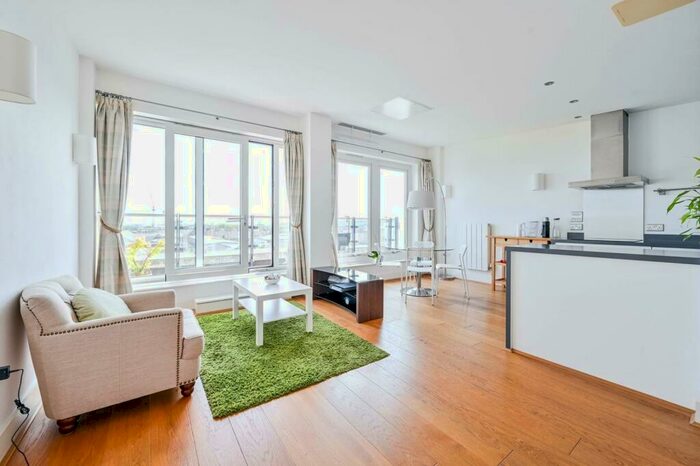 3 Bedroom Flat To Rent In Cadogan Road, Woolwich, London, SE18