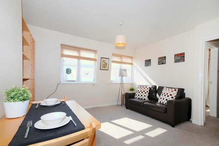 1 Bedroom Flat To Rent In Sinclair Road, London, W14
