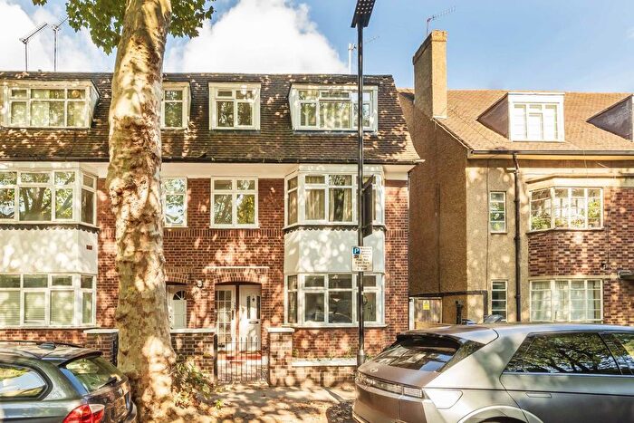 2 Bedroom Flat To Rent In Thornton Avenue, Chiswick, W4