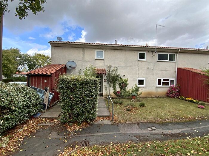 2 Bedroom Flat For Sale In Glovers Lane, Heelands, MK13