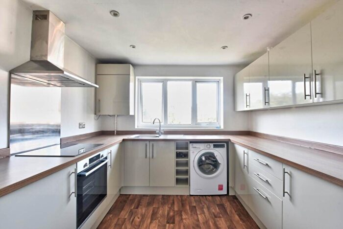 2 Bedroom Maisonette To Rent In Aldebury Road, Maidenhead, SL6