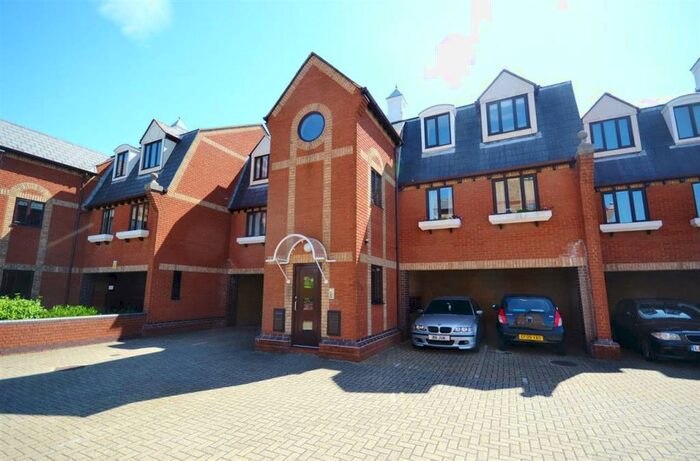 2 Bedroom Apartment To Rent In Bruces Wharf, RM17