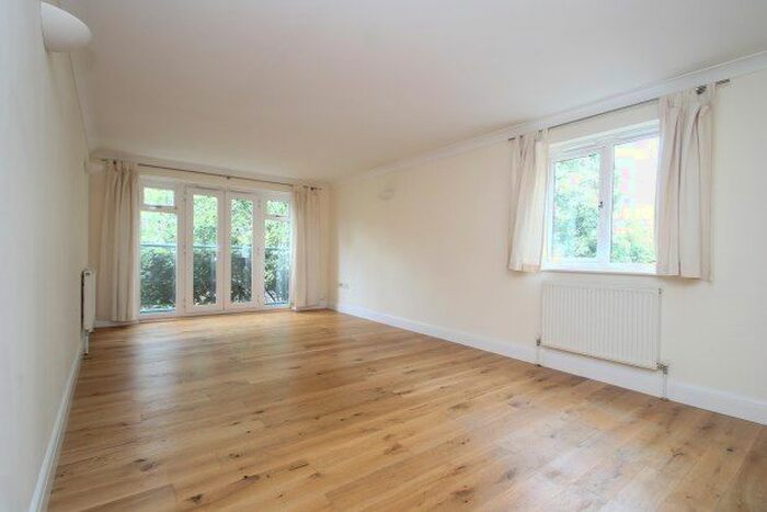 2 Bedroom Flat To Rent In Albemarle Road, Beckenham, BR3