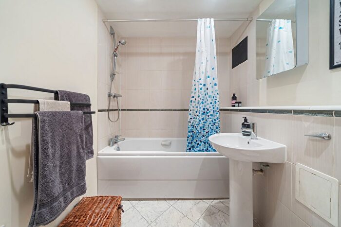 1 Bedroom Flat To Rent In Hungerford Road, London, N7