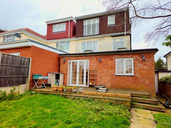 3 Bedroom Town House To Rent In Fort Road, Northolt, UB5