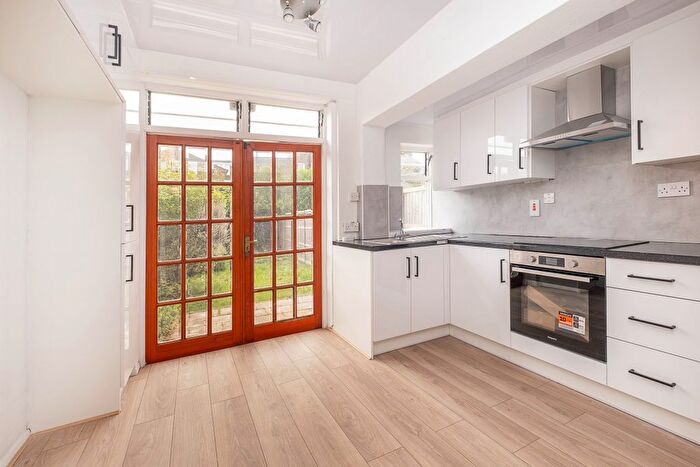 1 Bedroom Flat To Rent In Galveston Road, London, SW15