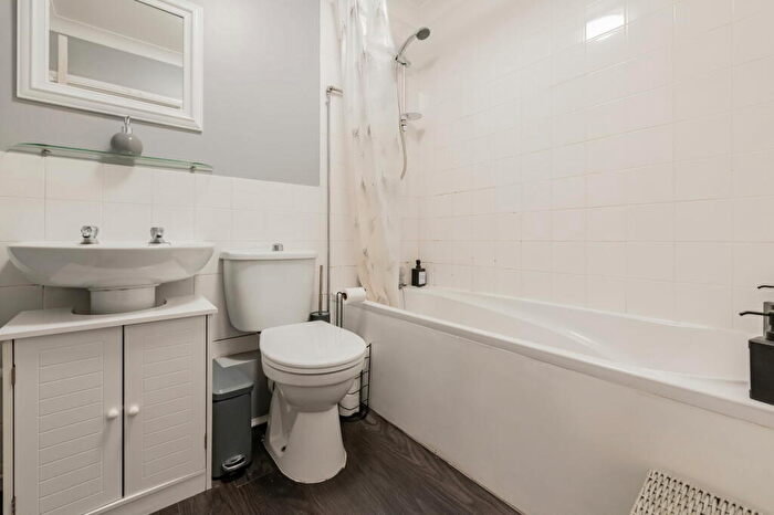 1 Bedroom Flat For Sale In Kingston Court, Romsey Road, Maybush, SO16