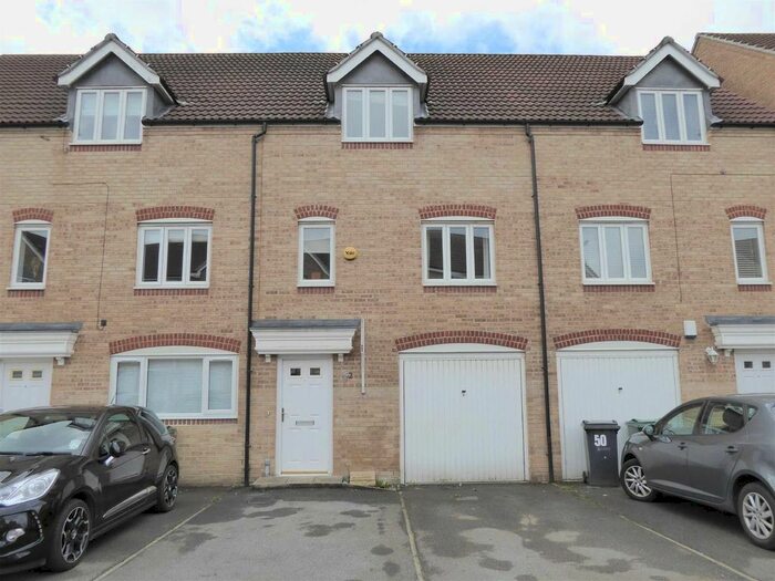 3 Bedroom Town House To Rent In Dunlop Avenue, Wortley, Leeds, LS12