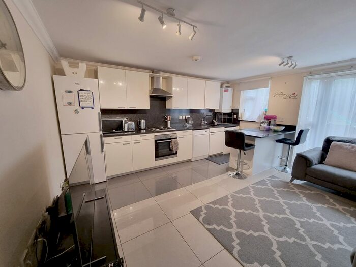 2 Bedroom Flat To Rent In May Lane, Harrow, HA3