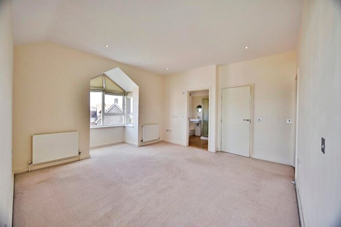 3 Bedroom Town House For Sale In Braeburn Way, Kings Hill, West Malling, ME19