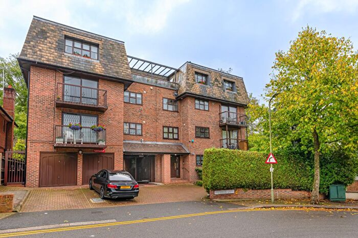 2 Bedroom Flat To Rent In Canterbury Close, London, NW11