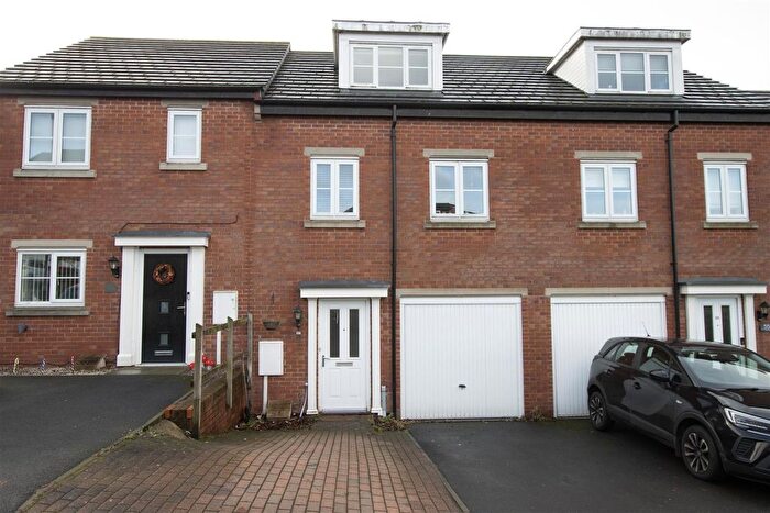 3 Bedroom Terraced House For Sale In East Street, Doe Lea, Chesterfield, S44