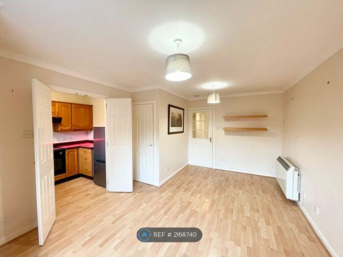 2 Bedroom Flat To Rent In Mahon Court, Moodiesburn, Glasgow, G69