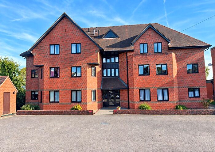 2 Bedroom Flat For Sale In Portland Road, East Grinstead, West Sussex, RH19