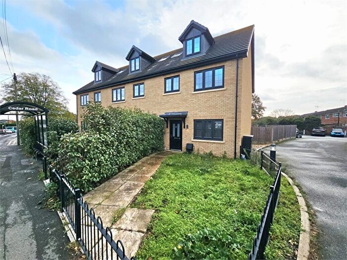 4 Bedroom End Of Terrace House For Sale In Hart Road, Thundersley, Benfleet, SS7