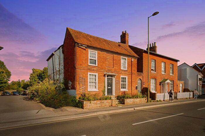 4 Bedroom Detached House For Sale In Winchester Road, Basingstoke, RG21