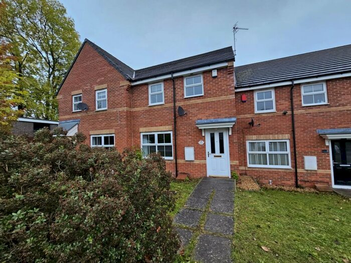 3 Bedroom Town House To Rent In Birchin Bank, Elsecar, S74