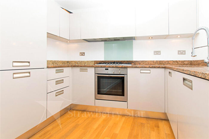 2 Bedroom Apartment To Rent In Enfield Road, London, N1