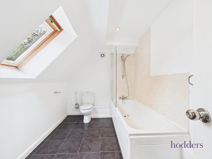 2 Bedroom Apartment To Rent In Surrey, KT16