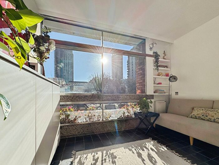 1 Bedroom Studio For Sale In Cullum Welch House Golden Lane Estate, Barbican, EC1Y