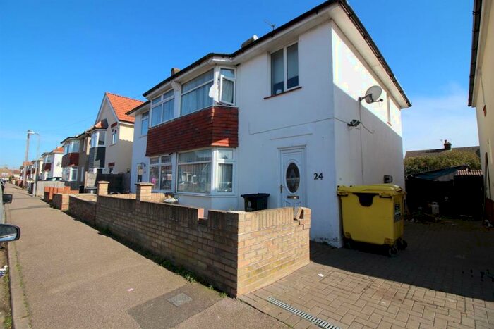 3 Bedroom Semi-Detached House To Rent In Carrs Road, Clacton-on-Sea, CO15