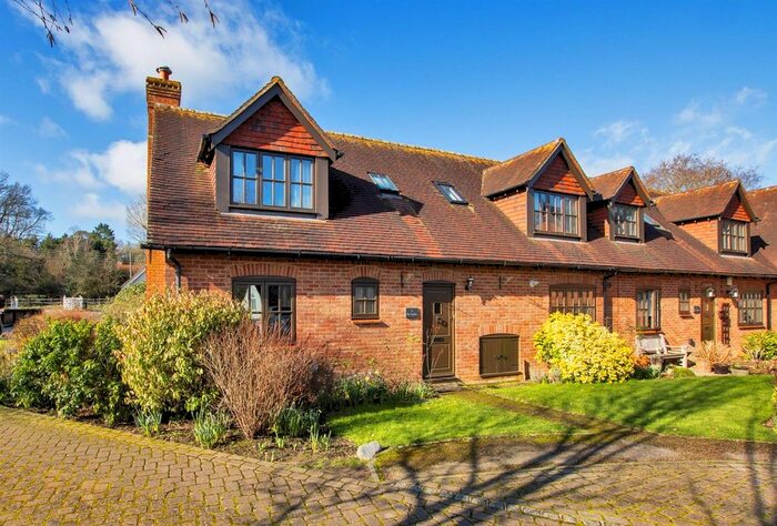 3 Bedroom Semi-Detached House For Sale In Hildenbrook Farm, Hildenborough, Tonbridge, TN11