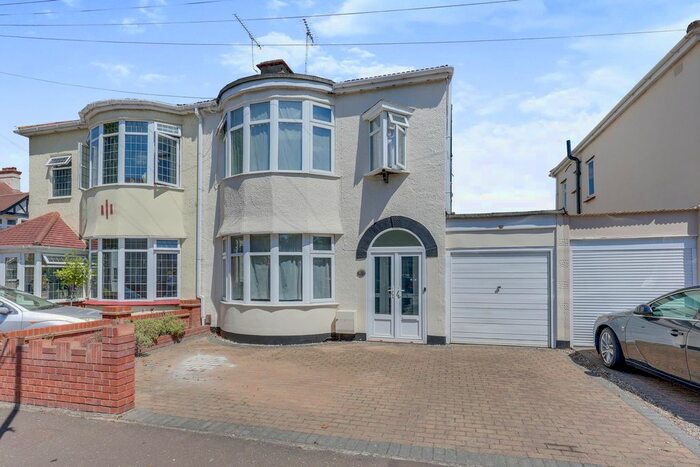 4 Bedroom Semi-Detached House To Rent In Lyme Road, Southend-On-Sea, SS2