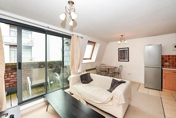 1 Bedroom Apartment To Rent In Madison Square, Liverpool, Merseyside, L1