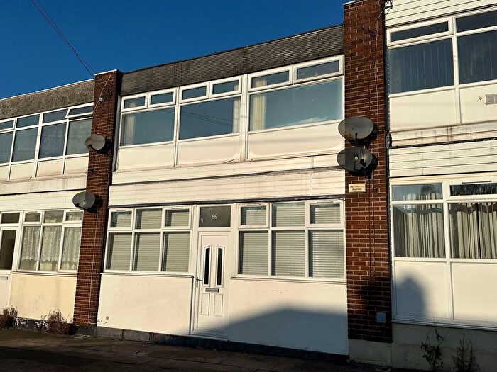 2 Bedroom Flat To Rent In Grosvenor Road, Hyde, SK14