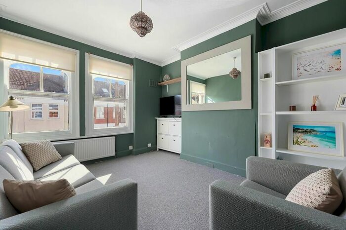 2 Bedroom Flat To Rent In Gilbey Road, London, SW17