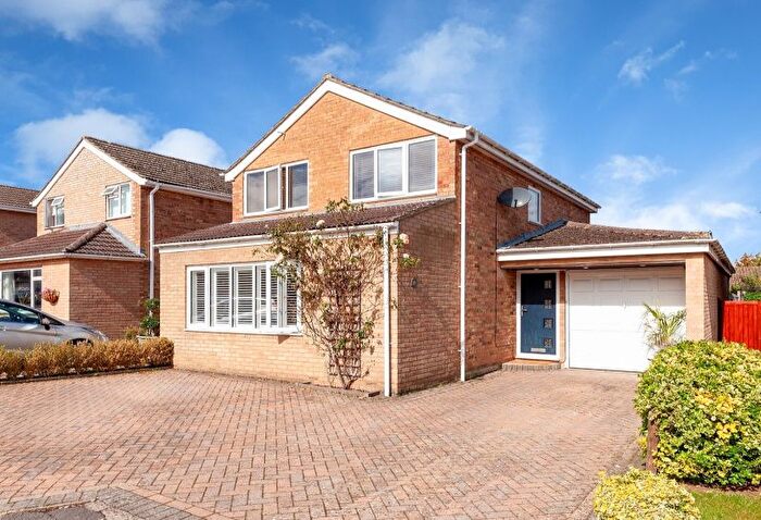 4 Bedroom Detached House For Sale In Playfield Road, Kennington, OX1