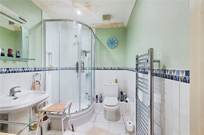 2 Bedroom Flat For Sale In Marsh Place, Pangbourne, Reading, RG8