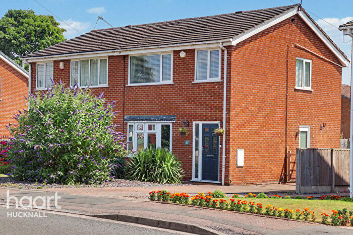 3 Bedroom Semi-Detached House For Sale In Polperro Way, Nottingham, NG15