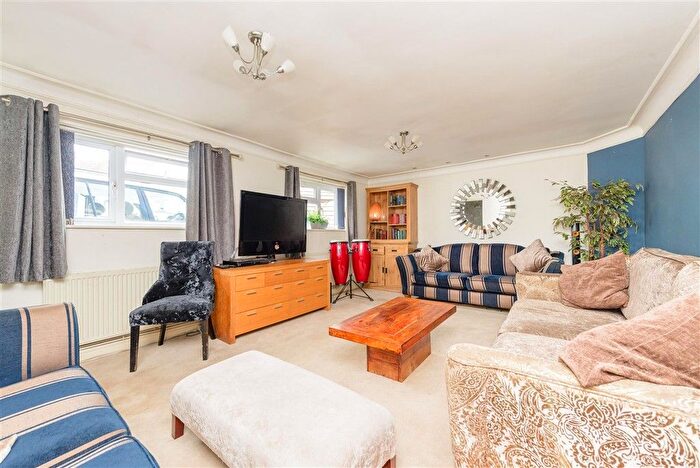 4 Bedroom Semi-detached House For Sale In Mckenzie Road, Lordswood, Kent, ME5