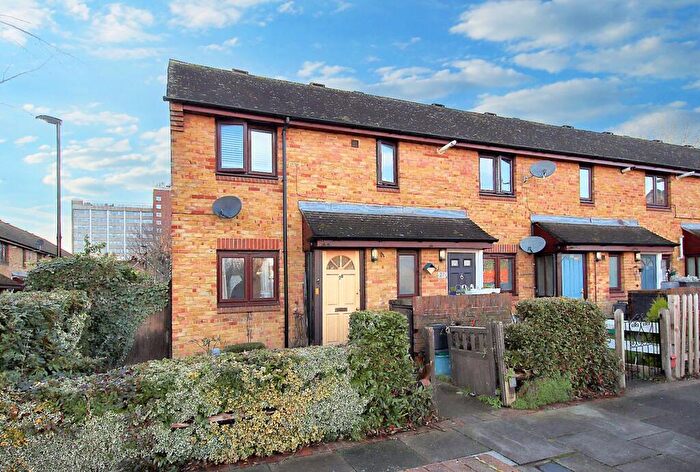 1 Bedroom Flat For Sale In Torrington Square, Croydon, CR0