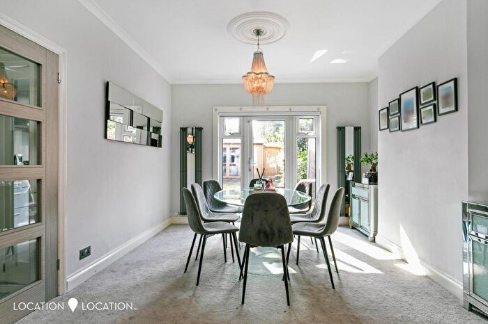 3 Bedroom Terraced House To Rent In First Avenue, Enfield, EN1